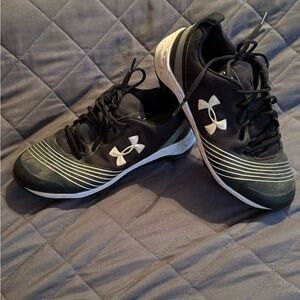 Women’s Metal Softball Cleats